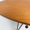 Italian mid-century modern Oval coffee table in wood and black metal, 1960s