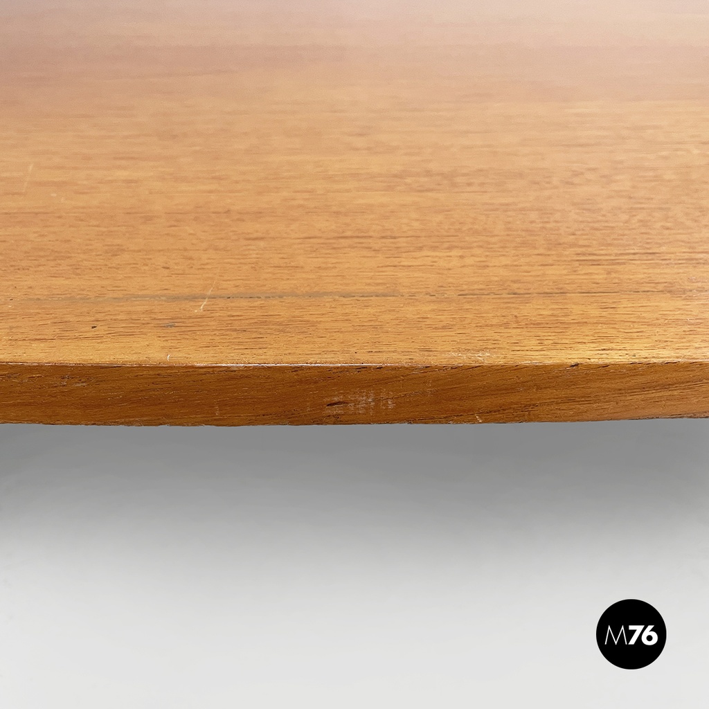 Italian mid-century modern Oval coffee table in wood and black metal, 1960s