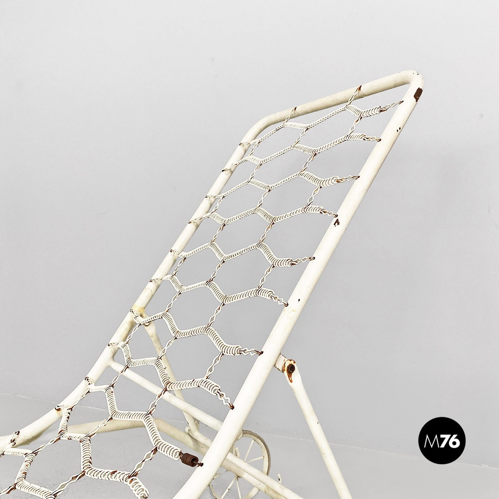 Sedia a sdraio in ferro bianco, 1960 ca.