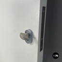 Porta in legno bianco decorato, 2000 ca.