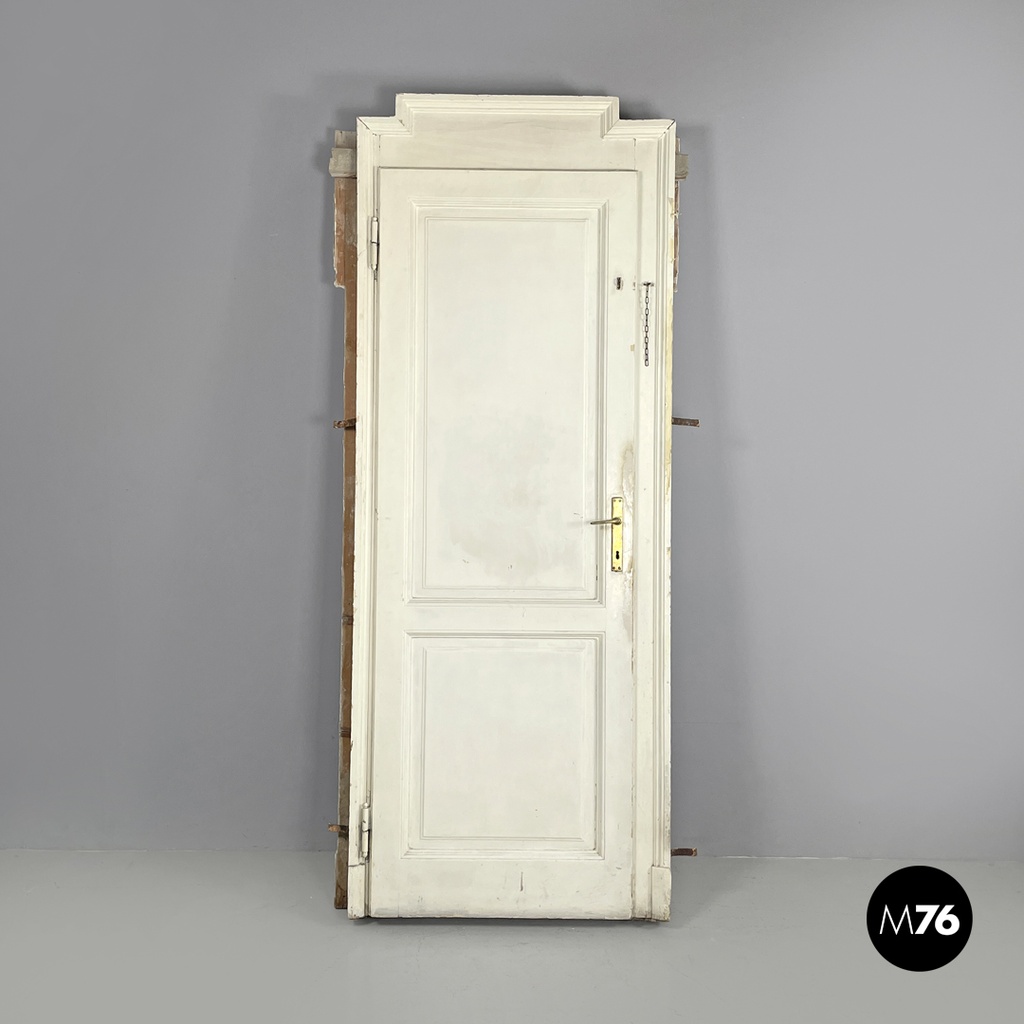 Porta con stipite in legno bianco, primi del 1900 ca.