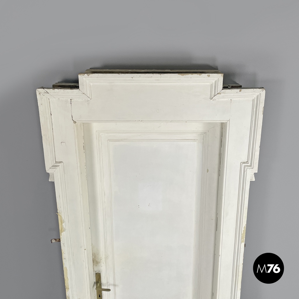 Porta con stipite in legno bianco, primi del 1900 ca.