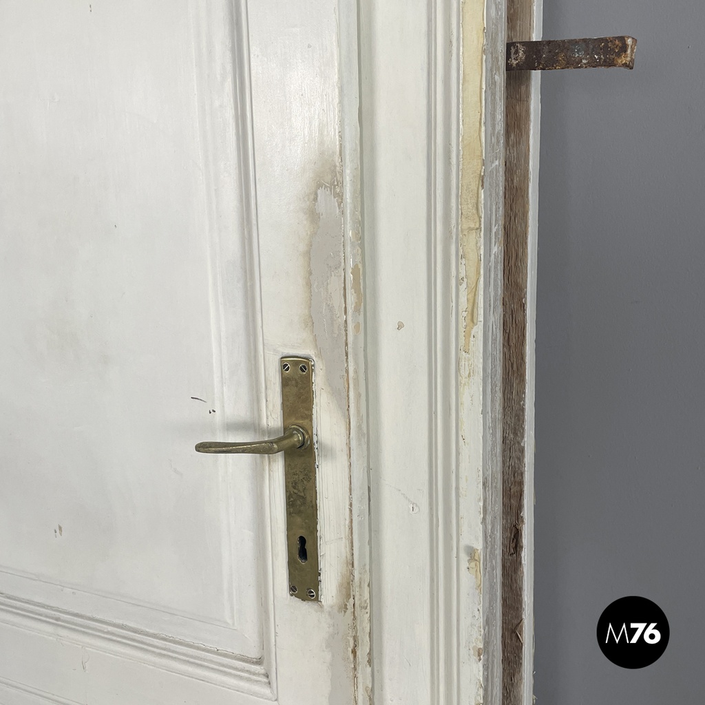 Porta con stipite in legno bianco, primi del 1900 ca.