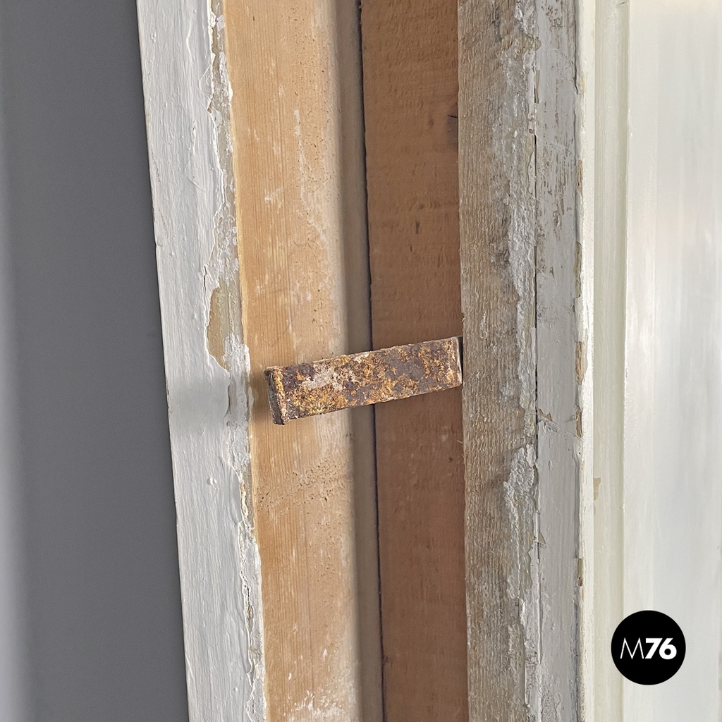 Porta con stipite in legno bianco, primi del 1900 ca.