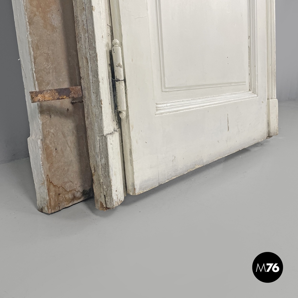 Porta con stipite in legno bianco, primi del 1900 ca.