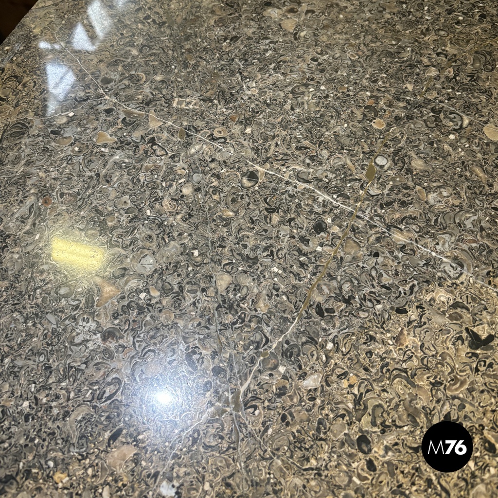 Consolle angolari con piano in marmo lumachella, 1700 ca.