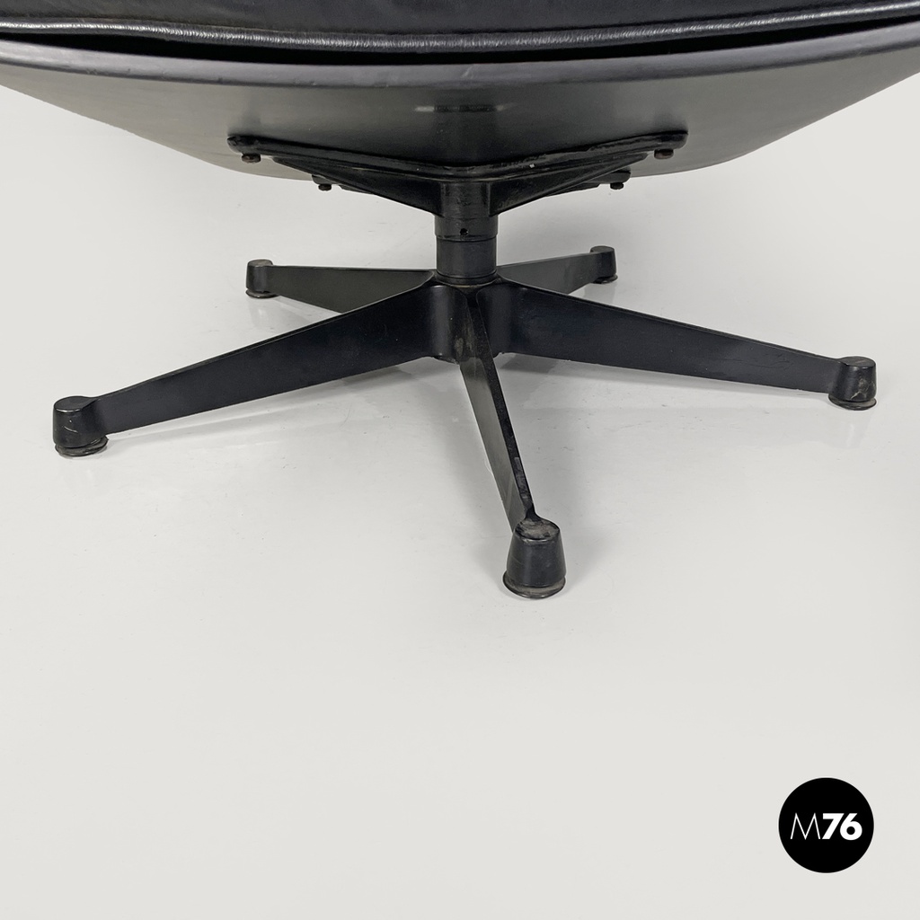Poltrona e pouf 670 671 di Charles e Ray Eames per ICF, 1970 ca.