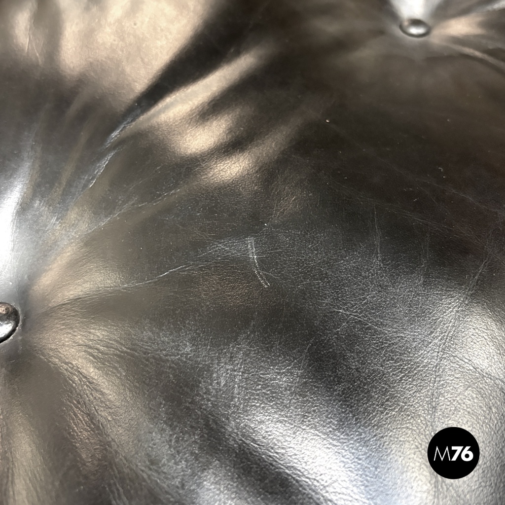 Poltrona e pouf 670 671 di Charles e Ray Eames per ICF, 1970 ca.