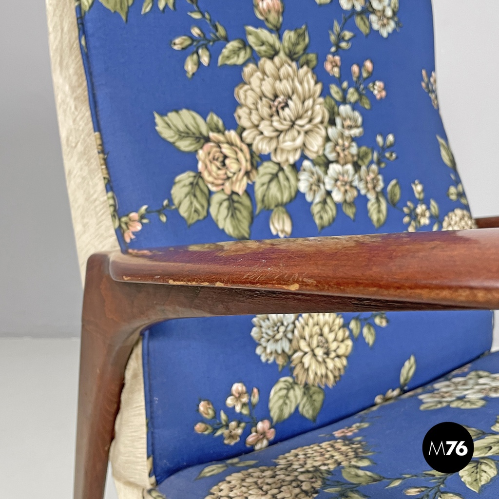 Poltrona con tessuto blu floreale, 1950 ca. 