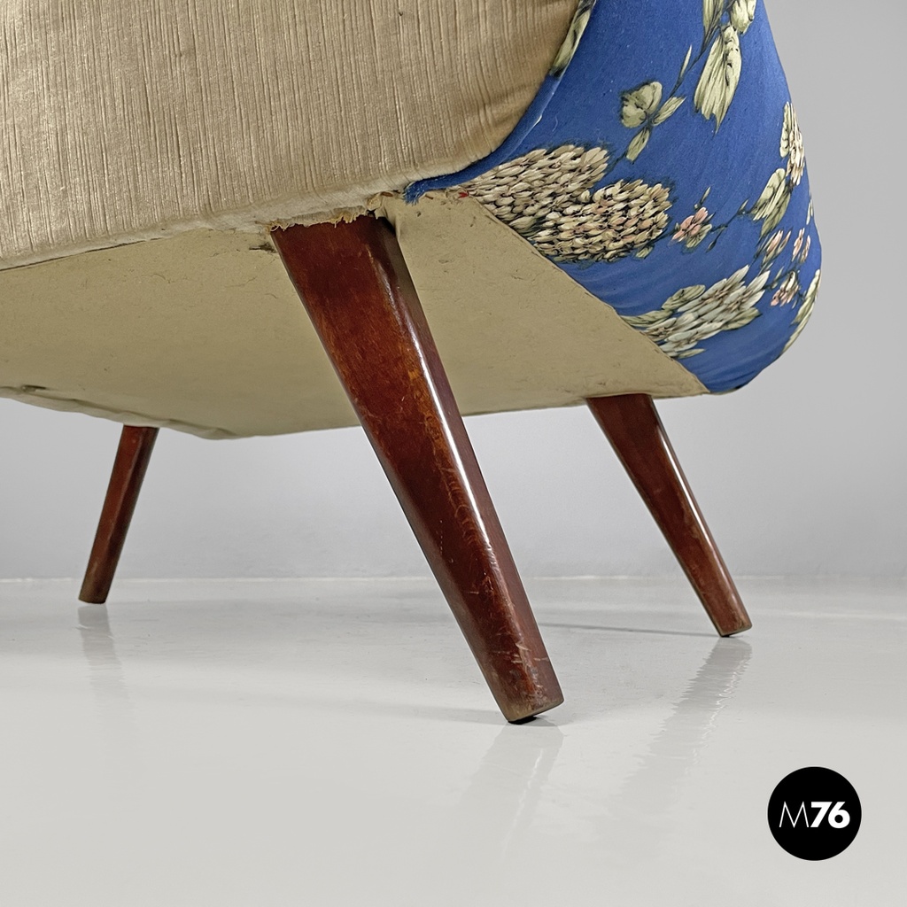 Poltrona con tessuto blu floreale, 1950 ca. 