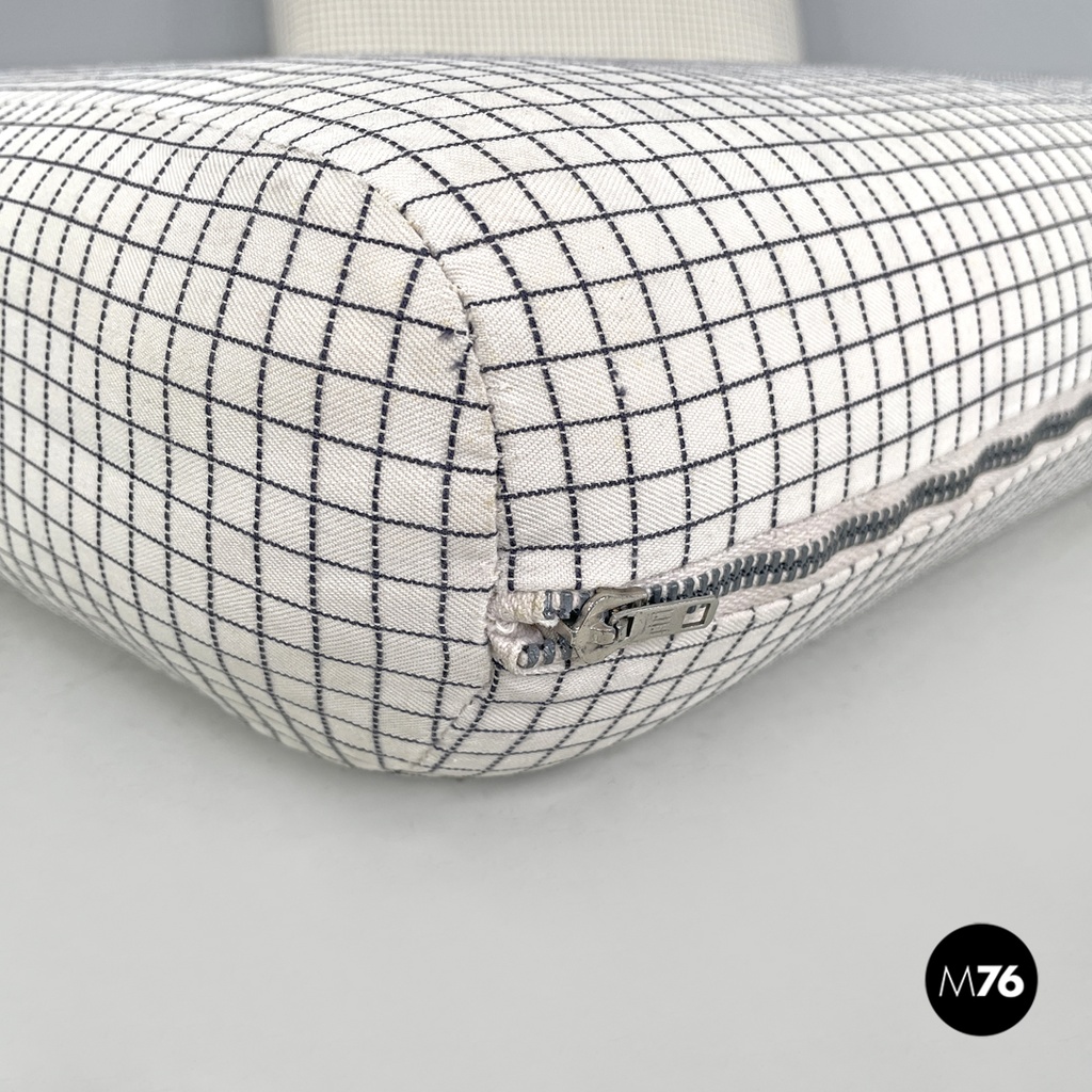 Cuscini in tessuto con ricamo geometrico, 1980 ca.