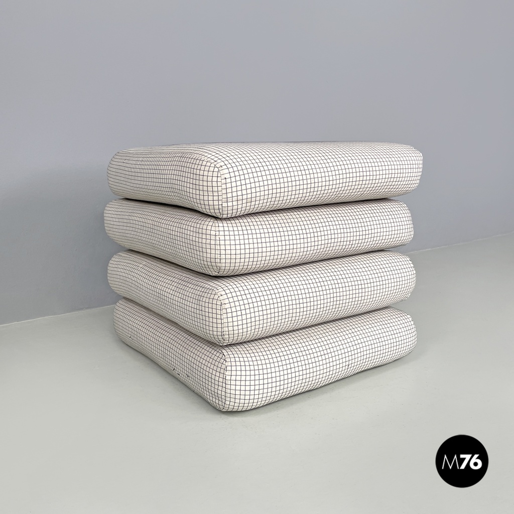 Cuscini in tessuto con ricamo geometrico, 1980 ca.