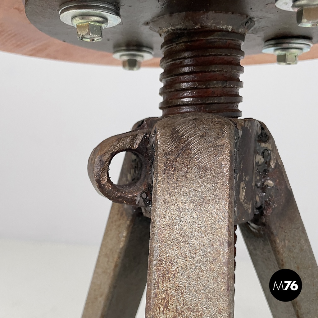 Sgabelli in legno e metallo, 1960 ca. 