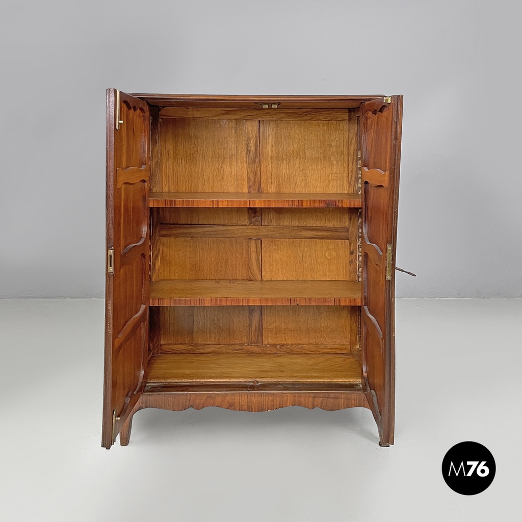 Mobile in legno con ante decorate, 1850 ca. 