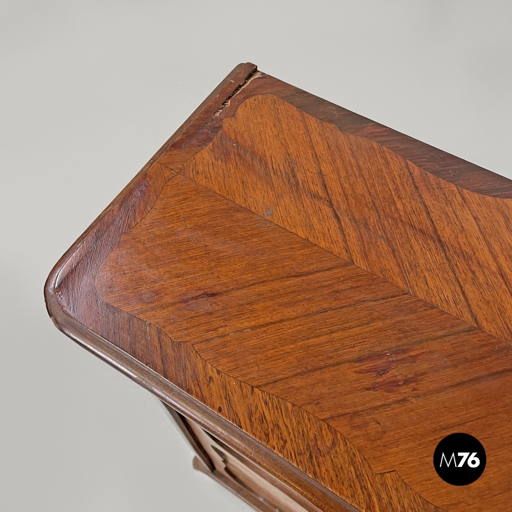 Mobile in legno con ante decorate, 1850 ca. 