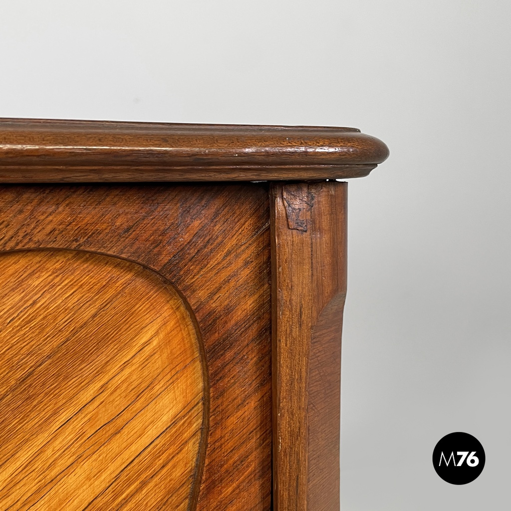 Mobile in legno con ante decorate, 1850 ca. 