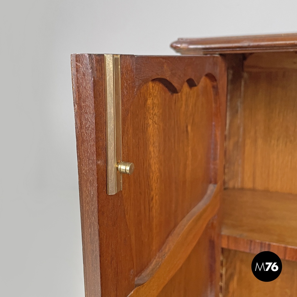 Mobile in legno con ante decorate, 1850 ca. 