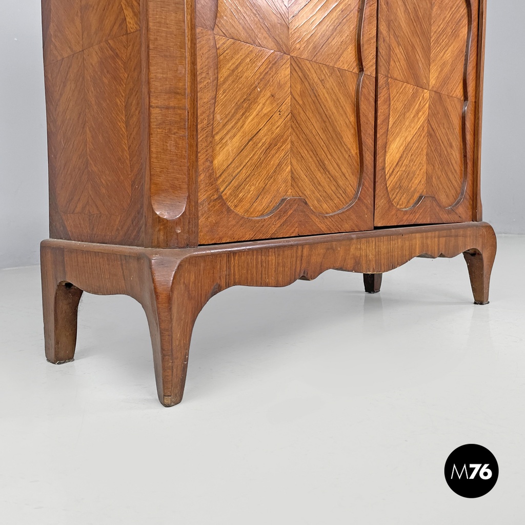 Mobile in legno con ante decorate, 1850 ca. 