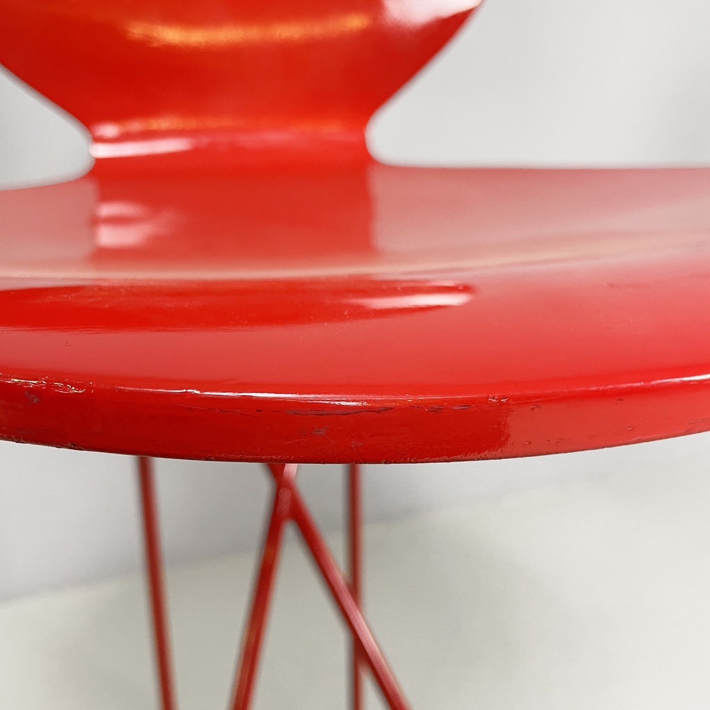 Sgabelli in legno e metallo rosso, 1980 ca.