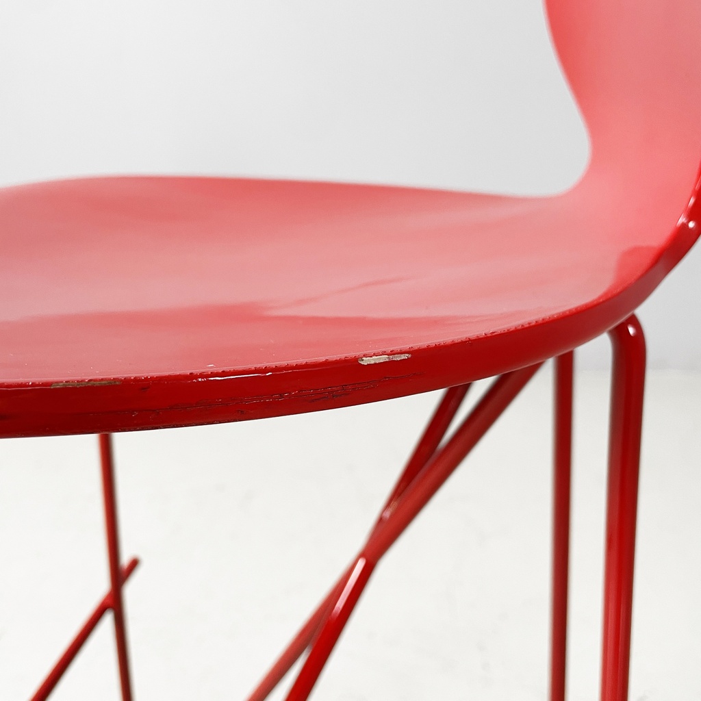 Sgabelli in legno e metallo rosso, 1980 ca.