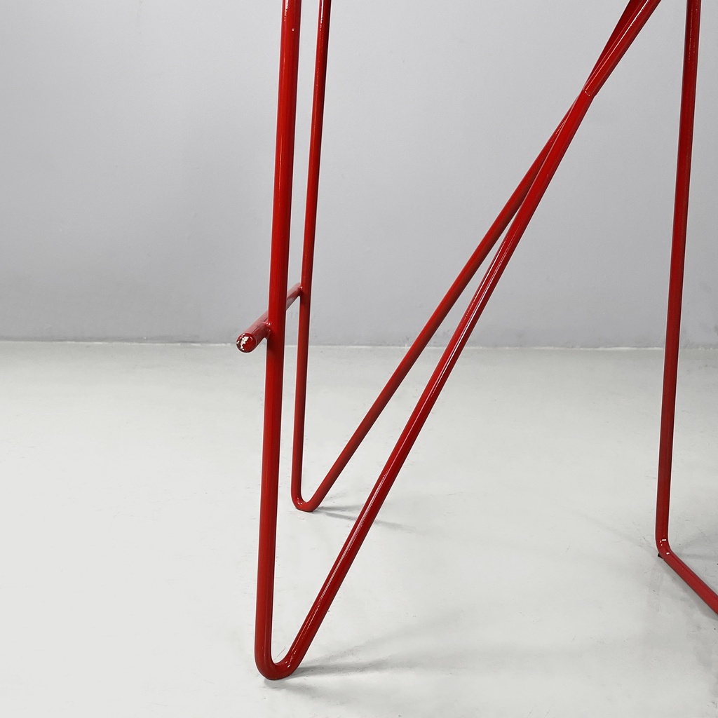 Sgabelli in legno e metallo rosso, 1980 ca.