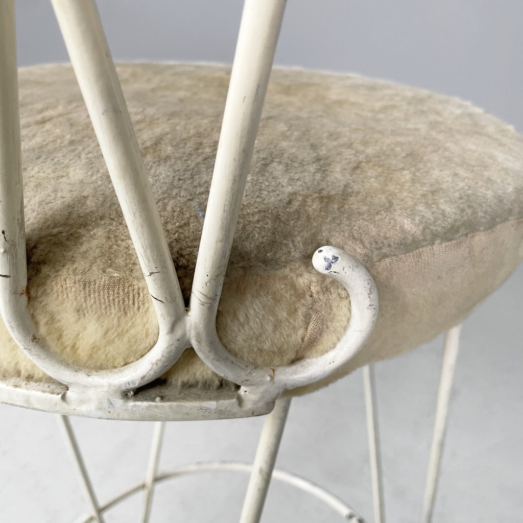 Sgabello in tessuto e metallo bianco, 1930 ca.