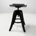 Sgabello in legno nero,