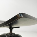 Sgabello in legno nero,