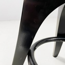 Sgabello in legno nero,