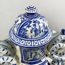 Vaso con coperchio in maiolica, 1715