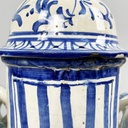 Vaso con coperchio in maiolica, 1715
