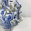 Vaso con coperchio in maiolica, 1715