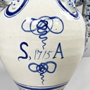 Vaso con coperchio in maiolica, 1715