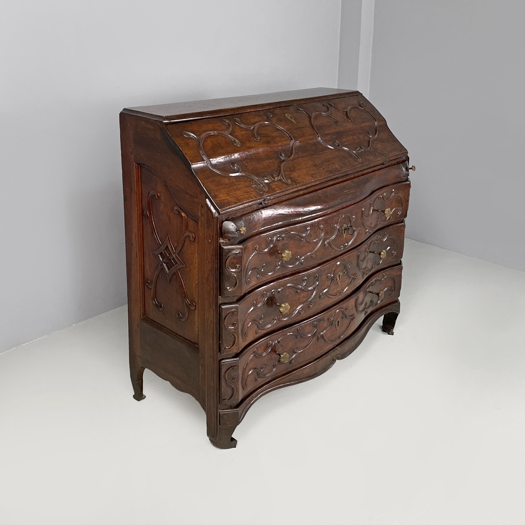 Cassettiera in legno con decorazioni, 1700 ca. 