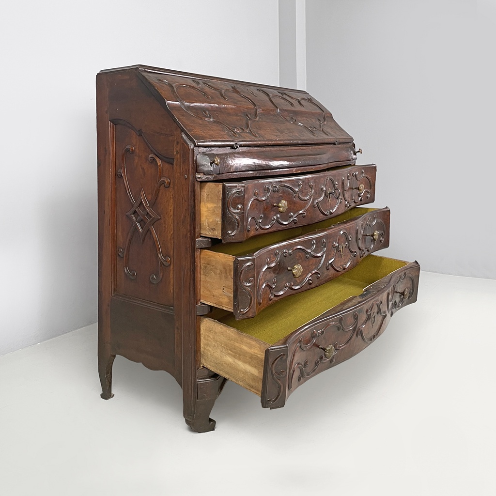 Cassettiera in legno con decorazioni, 1700 ca. 