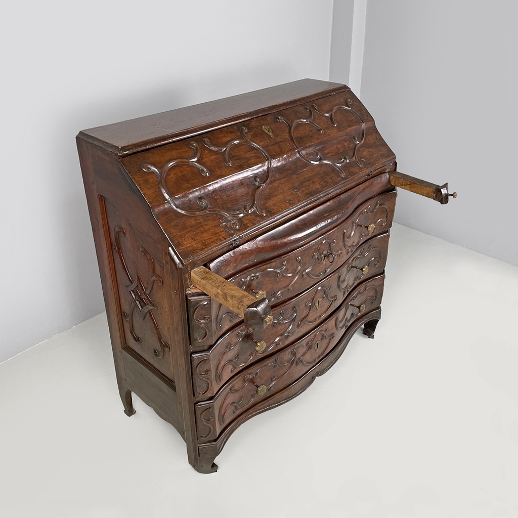 Cassettiera in legno con decorazioni, 1700 ca. 