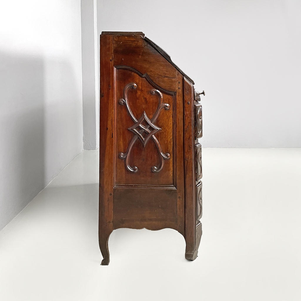 Cassettiera in legno con decorazioni, 1700 ca. 