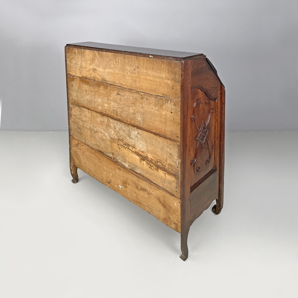 Cassettiera in legno con decorazioni, 1700 ca. 