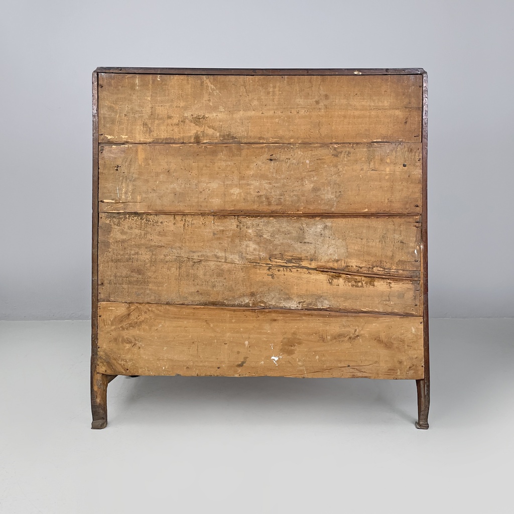 Cassettiera in legno con decorazioni, 1700 ca. 
