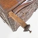 Cassettiera in legno con decorazioni, 1700 ca. 
