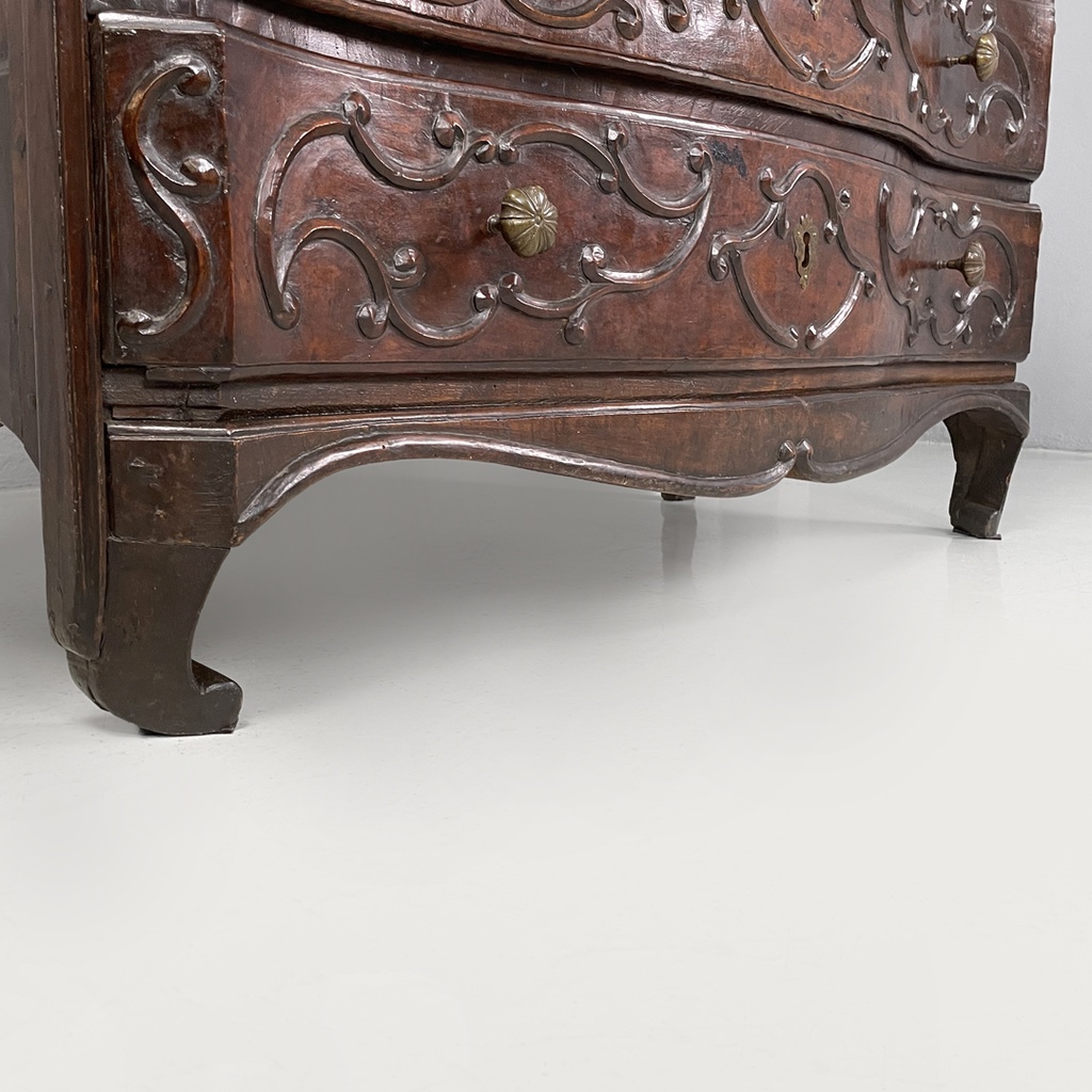 Cassettiera in legno con decorazioni, 1700 ca. 