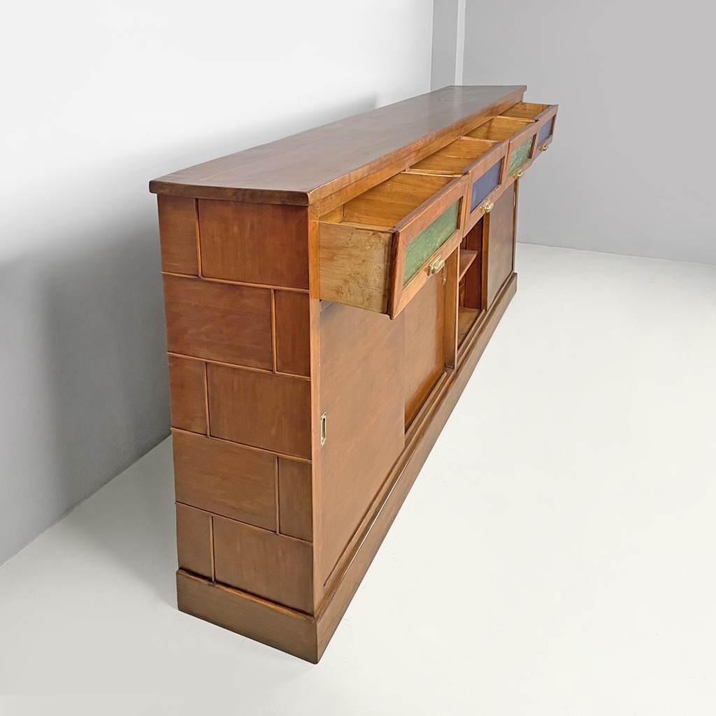 Credenza in legno con vetri colorati, 1930 ca.