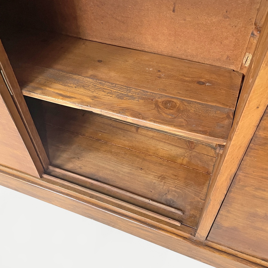 Credenza in legno con vetri colorati, 1930 ca.