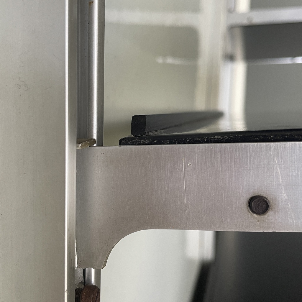 Libreria E22 di Osvaldo Borsani per Tecno, 1970 ca.