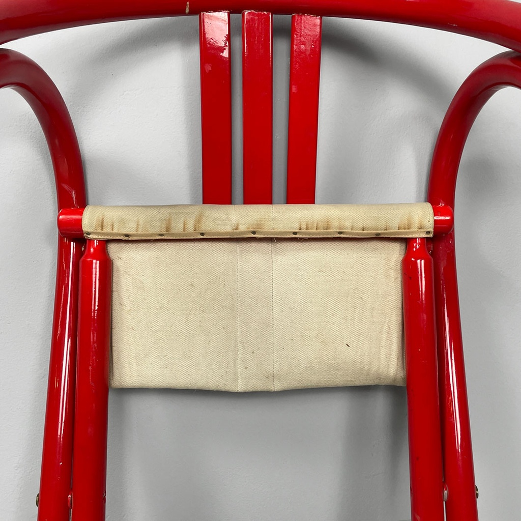 Sedia a pozzetto pieghevole in legno rosso, 1980 ca.