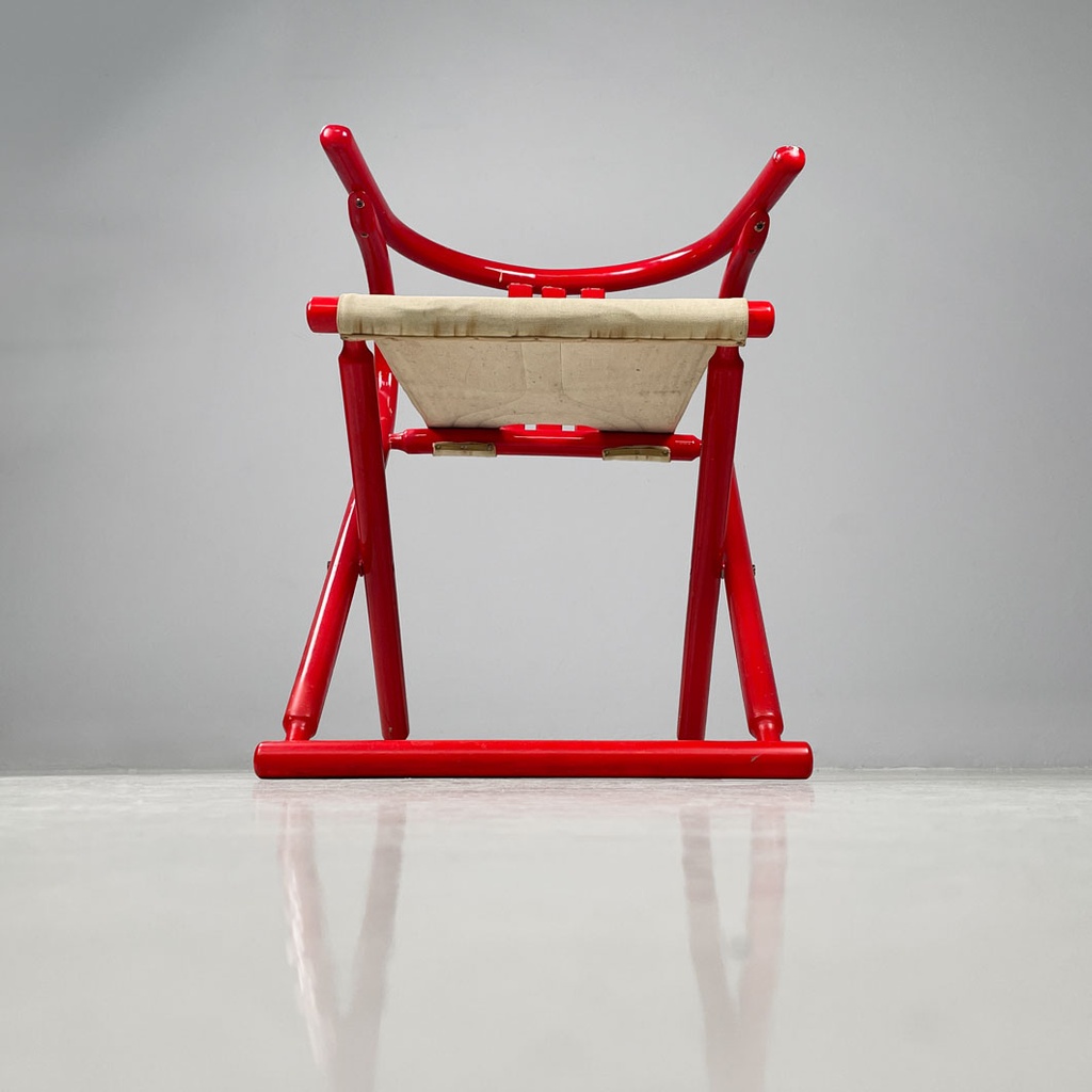 Sedia a pozzetto pieghevole in legno rosso, 1980 ca.
