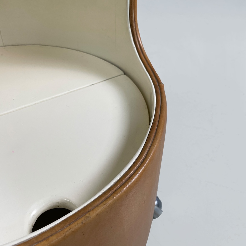 Comodini mod. Lullaby di Luigi Massoni per Poltrona Frau