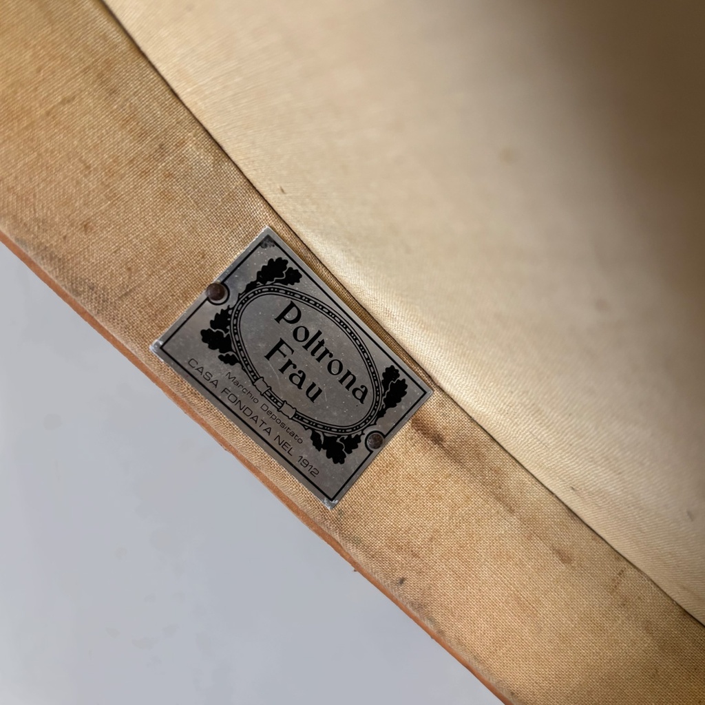 Comodini mod. Lullaby di Luigi Massoni per Poltrona Frau