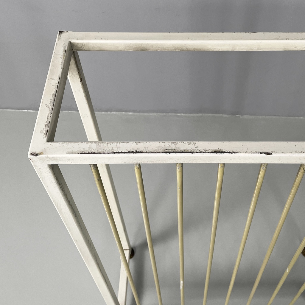 Copricalorifero in metallo bianco, 1950 ca.