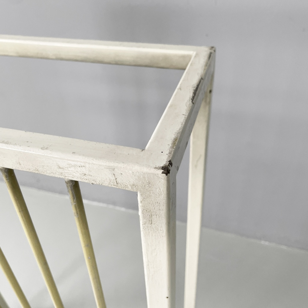 Copricalorifero in metallo bianco, 1950 ca.